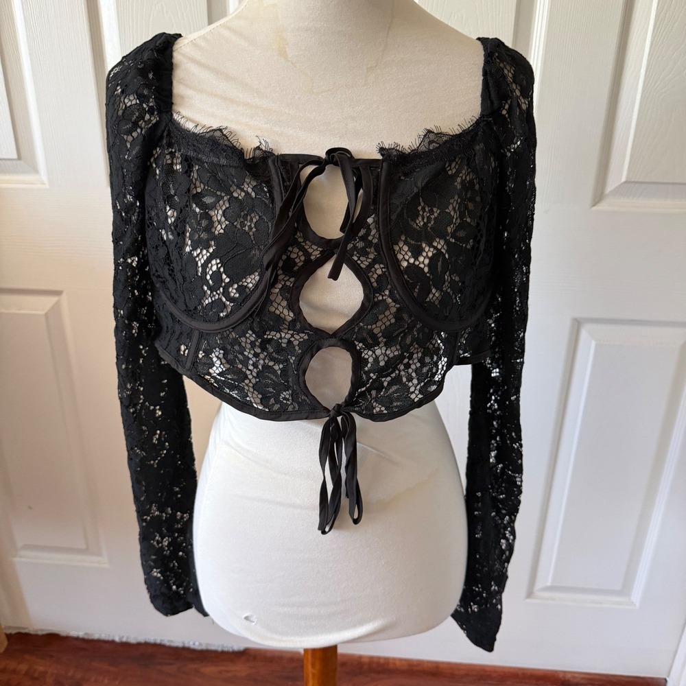 PrettyLittleThing Top USA‎ 12  Black Lace Tie Front Crop Long Sleeve Underwire